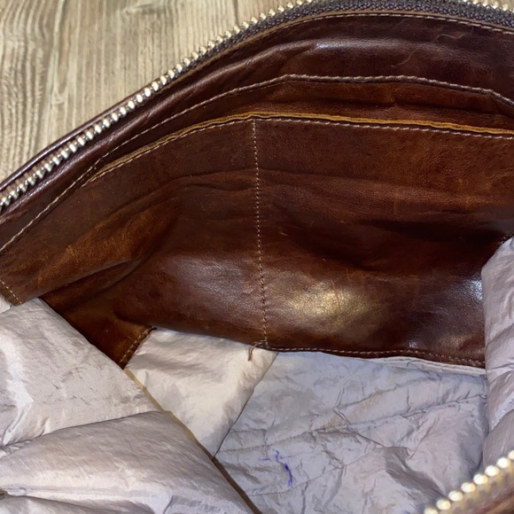 M0851 Crossbody leather bag - Picture 17 of 17